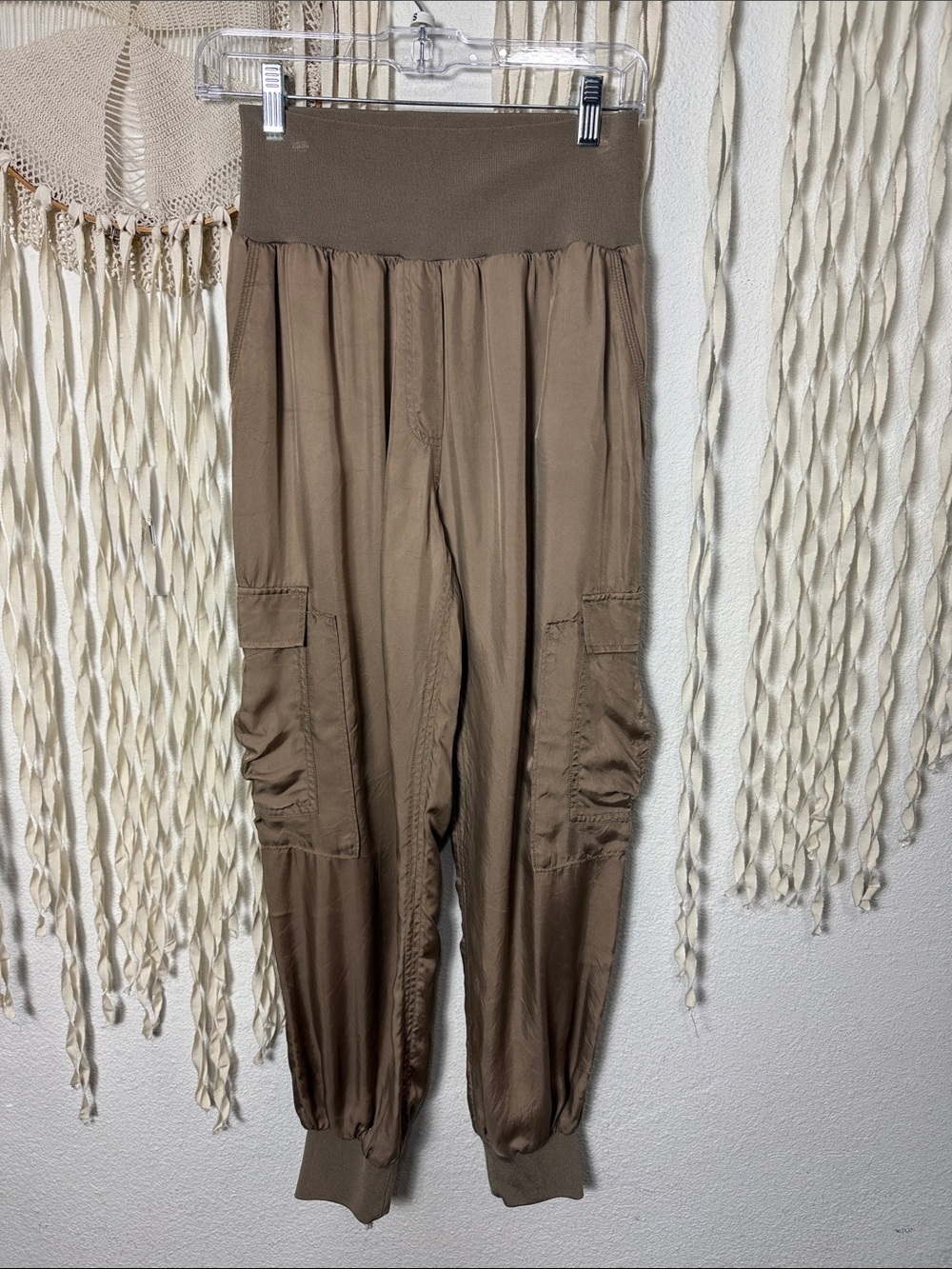 Cinq A Sept Giles Satin Cargo Jogger Pant Size Small in Tan - Picture 2 of 11